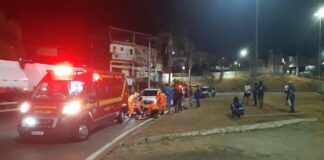 Homem é atropelado por motocicleta no trevo do Cruzeiro Celeste; motociclista foge sem prestar socorro