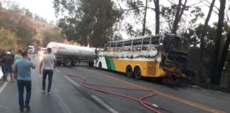 Mulher ateia fogo em ônibus da Gontijo e morre carbonizada