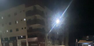 Carro colide com motocicleta em cruzamento na Avenida Armando Fajardo