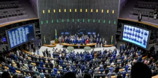 Deputados aceleram projeto de anistia do 8/1