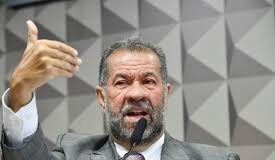Ex-ministro Carlos Lupi depõe na CPMI do INSS sobre descontos em aposentadorias