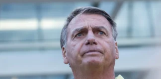 Bolsonaro tem piora na função renal e segue internado na UTI, diz boletim médico