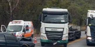 Acidente entre carro e caminhão deixa dois feridos na BR-381, próximo a Ravena