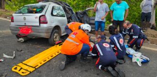 Grave acidente entre Gol e carreta deixa quatro mortos na BR-381