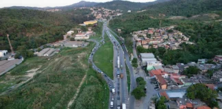 Movimento na BR-381 deve ultrapassar 325 mil veículos no feriado de Tiradentes