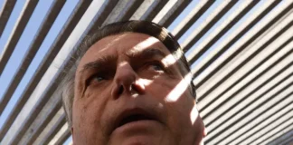 Justiça suspende benefícios vitalícios de Jair Bolsonaro enquanto ele cumpre pena em regime fechado