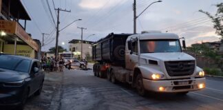 Adolescente morre e outro fica gravemente ferido após acidente entre carreta e bicicleta em João Monlevade