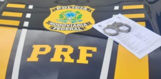 PRF cumpre mandado de prisão durante fiscalização na BR-262, em Rio Casca