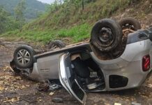 Homem furta carro, desobedece ordem de parada e capota após perseguição na BR-381, em Nova Era