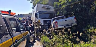 Grave acidente entre três veículos mobiliza equipes de resgate na BR-262 em São Domingos do Prata