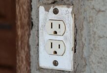 Férias escolares elevam risco de acidentes elétricos com crianças