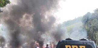 Protesto interdita BR-381 em Nova Era após falta de energia elétrica