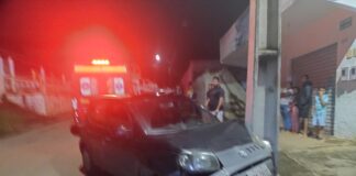 Colisão entre carro e poste mobiliza Corpo de Bombeiros em João Monlevade