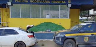 PRF apreende maconha e haxixe em veículo furtado na BR-262, em Rio Casca