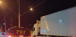 PRF flagra caminhoneiro dirigindo por mais de 33 horas sem descanso em Minas Gerais