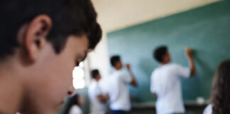 Ministério da Educação vai avaliar impacto da restrição de celulares nas escolas
