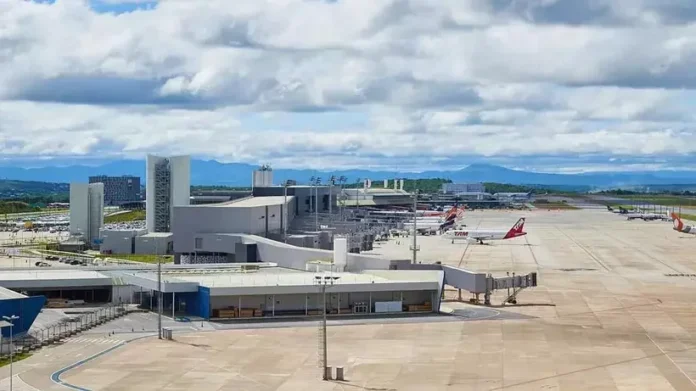 vista-geral-da-pista-do-aeroporto-de-confins-com-alguns-avioes_0