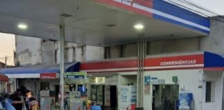 Carro atinge bomba de combustível; padre e jovem de 21 anos são conduzidos à delegacia em MG