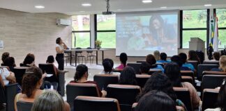 Secretaria Municipal de Educação promove encontro de formação para profissionais de apoio