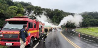 Acidente com caminhão na BR-381 exige operação técnica para retirada de nitrogênio