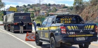 Fiscalização da PRF aponta falhas graves em caminhões na BR-381, em Sabará
