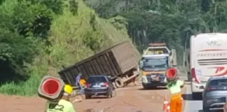 Queda de barreira na BR-381 provoca retenções no Vale do Aço após fortes chuvas