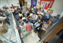 Em greve, servidores da educação cobram 41,83% de recomposição em Minas