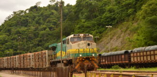 Manifestação interrompe viagens do trem Vitória-Minas e passageiros devem remarcar bilhetes Trem da Vale Vitória Minas (Carga), em João Monlevade. Foto: Arnon Germano / Arquivo