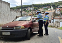 Settran fiscaliza veículos abandonados nas ruas de João Monlevade