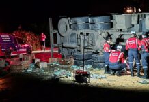 Acidente com três caminhões deixa um morto na BR-262, na Serra do Macuco