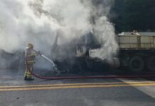 Incêndio destrói cabine de carreta na BR-262 em São Domingos do Prata