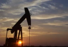 Petróleo dispara e atinge maior nível desde 2020 após escalada de tensões no Oriente Médio