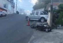 Caminhonete desce sozinha em Itabira e provoca acidente com motocicleta