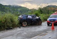 Quatro mortes são confirmadas após batida entre carro e caminhão na BR-262