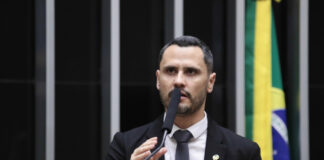 Cleitinho lidera todos os cenários em que aparece na disputa para o governo de Minas, aponta pesquisa