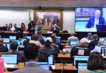 CCJ da Câmara adia votação de PECs que estabelecem fim da escala 6×1