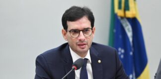 Fim da escala 6×1: relator da PEC propõe redução para 40h semanais e período de transição