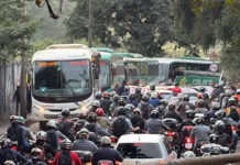 Sindicato sobe o tom e paralisa avenida em protesto contra turno fixo na ArcelorMittal