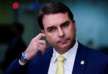 Flávio Bolsonaro admite encontro com Daniel Vorcaro após prisão do banqueiro