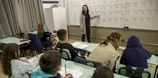 Senado aprova MP que estabelece piso de R$ 5.130 para professores