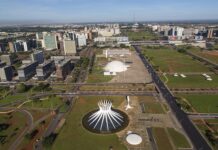 Servidores federais poderão sair mais cedo do trabalho para ver o Brasil na Copa
