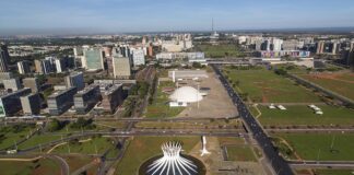 Servidores federais poderão sair mais cedo do trabalho para ver o Brasil na Copa