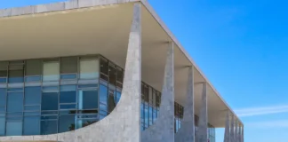 Governo convoca reunião de emergência para discutir novo tarifaço dos EUA sobre produtos brasileiros