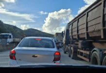 BR-381 segue com obras e trânsito lento entre Belo Horizonte e Governador Valadares Segundo a concessionária que administra a BR-381, as retenções nesses pontos devidos às obras podem variar entre 20 minutos e uma hora e meia, conforme o trecho e o volume de veículos.