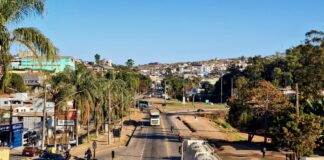 Prefeitura licita instalação de estruturas de boas-vindas e identificação em João Monlevade Vista do trevo do bairro Cruzeiro Celeste, em João Monlevade, na região de acesso à BR-381, local que poderá receber um novo letreiro de identificação do município após a abertura de licitação pela Prefeitura.