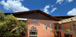Câmara de Rio Piracicaba abre concurso público com cinco vagas e salários de até R$ 4 mil Sede da Câmara Municipal de Rio Piracicaba, em Minas Gerais, onde foi publicado o edital do concurso público 2026 com vagas para Assistente Legislativo, Controlador Interno e Oficial de Serviços Gerais.