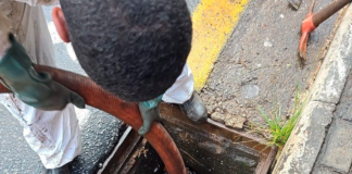 Limpeza de bueiros e galerias pluviais é ampliada em diversos bairros de João Monlevade
