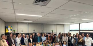 Crianças ajudam a construir Plano Municipal pela Primeira Infância em São Gonçalo do Rio Abaixo Professores e crianças participam de encontro sobre o Plano Municipal pela Primeira Infância ao lado do prefeito Nozinho, na Prefeitura de São Gonçalo do Rio Abaixo, contribuindo para a elaboração de políticas públicas voltadas à infância.