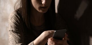 Violência contra mulheres no ambiente virtual cresce e acende alerta em Minas Gerais