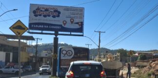 Câmara de João Monlevade debate regras e segurança para outdoors, totens e painéis publicitários